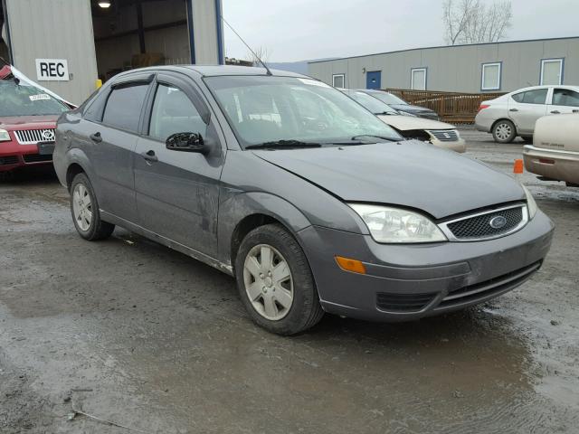 1FAHP34NX7W360671 - 2007 FORD FOCUS ZX4 GRAY photo 1