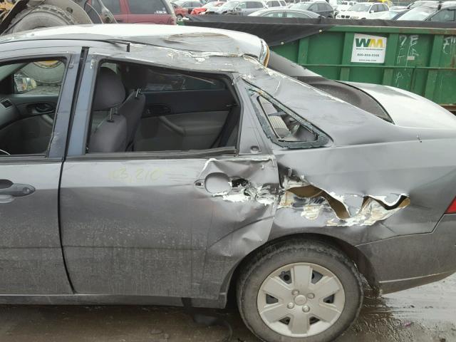 1FAHP34NX7W360671 - 2007 FORD FOCUS ZX4 GRAY photo 9