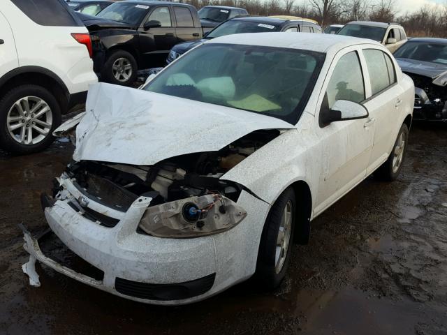 1G1AL52F557553843 - 2005 CHEVROLET COBALT LS WHITE photo 2