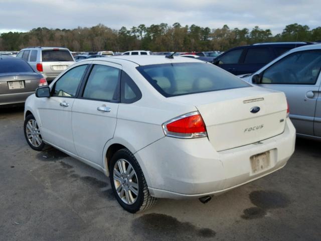 1FAHP3HNXAW207743 - 2010 FORD FOCUS SEL WHITE photo 3