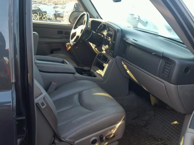 1GKEK13T55R112733 - 2005 GMC YUKON GRAY photo 5