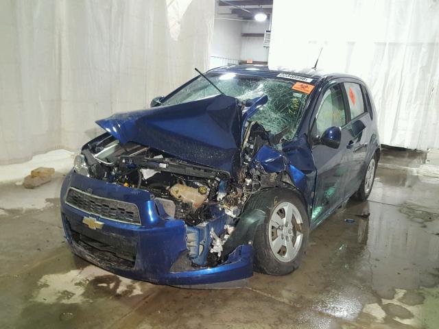 1G1JA6SH8D4186255 - 2013 CHEVROLET SONIC LS 蓝色 照片 2