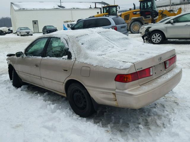 4T1BG22KXYU755557 - 2000 TOYOTA CAMRY CE TAN photo 3