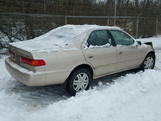 4T1BG22KXYU755557 - 2000 TOYOTA CAMRY CE TAN photo 4