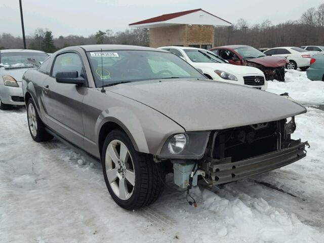 1ZVFT80N155128105 - 2005 FORD MUSTANG GRAY photo 1