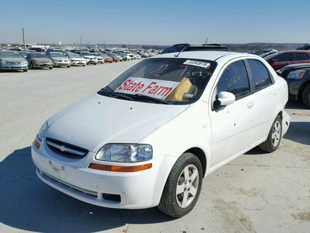 KL1TD52685B455925 - 2005 CHEVROLET AVEO BASE WHITE photo 2