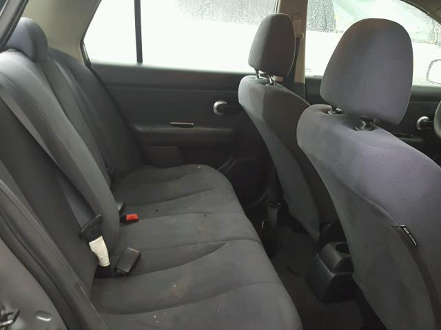 3N1BC11E49L408262 - 2009 NISSAN VERSA S GRAY photo 6