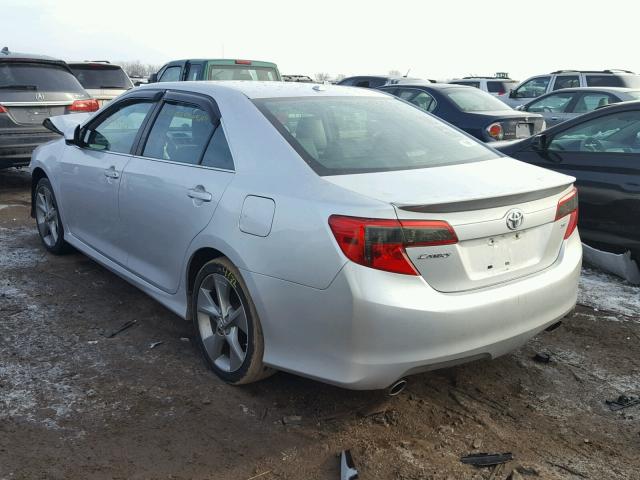 4T1BK1FK0DU530321 - 2013 TOYOTA CAMRY SE SILVER photo 3