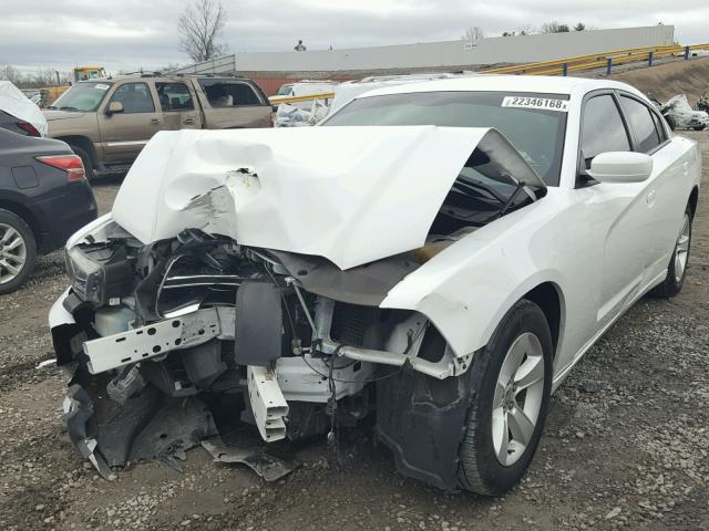 2C3CDXBG7EH150117 - 2014 DODGE CHARGER SE WHITE photo 2