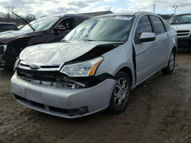 1FAHP35N28W184327 - 2008 FORD FOCUS SE SILVER photo 2