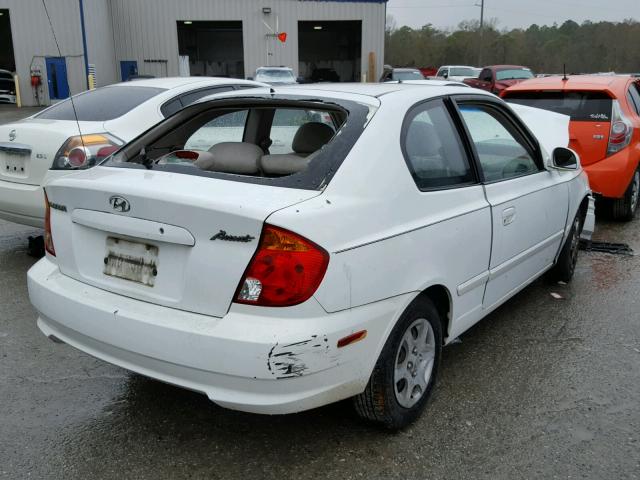 KMHCG35C05U352620 - 2005 HYUNDAI ACCENT GS WHITE photo 4