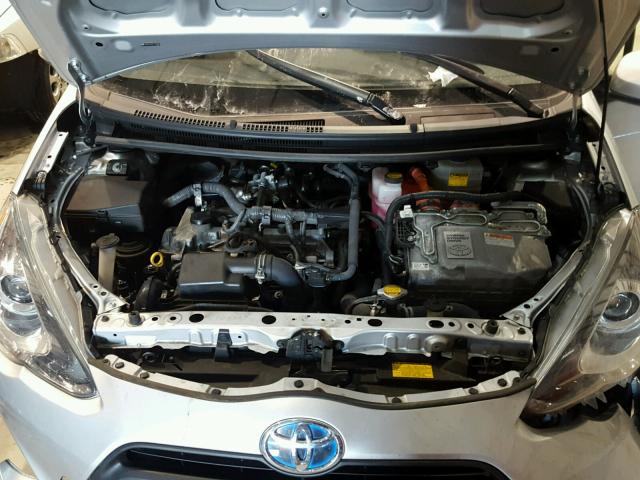 JTDKDTB33F1090852 - 2015 TOYOTA PRIUS C SILVER photo 7