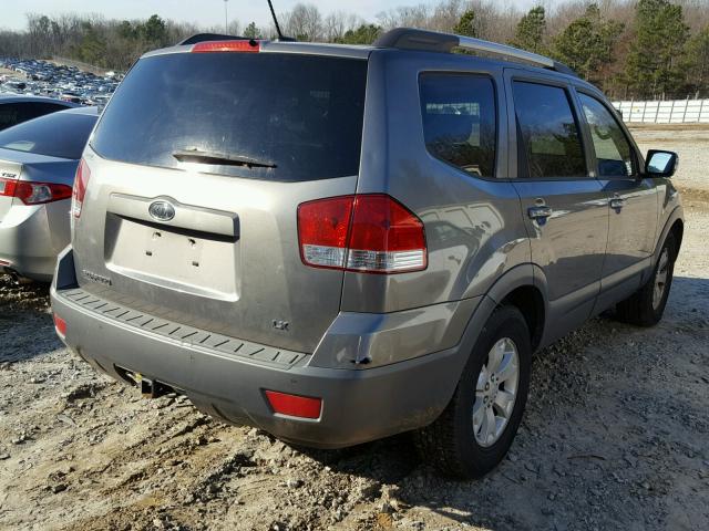 KNDJJ741285008516 - 2009 KIA BORREGO LX GRAY photo 4