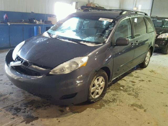 5TDZK22C49S275627 - 2009 TOYOTA SIENNA XLE BLUE photo 2