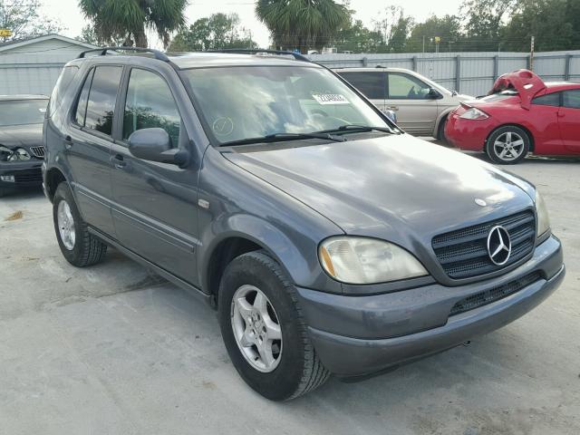 4JGAB54EX1A266814 - 2001 MERCEDES-BENZ ML 320 GRAY photo 1