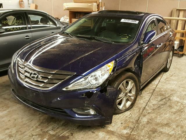 5NPEC4ACXDH619694 - 2013 HYUNDAI SONATA SE BLUE photo 2