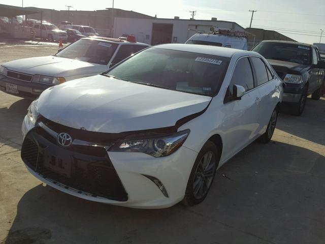 4T1BF1FK7GU187337 - 2016 TOYOTA CAMRY LE WHITE photo 2