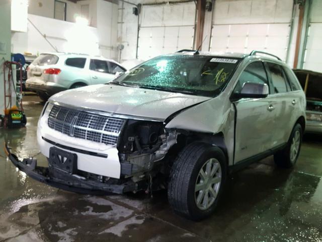 2LMDU88C47BJ35252 - 2007 LINCOLN MKX WHITE photo 2