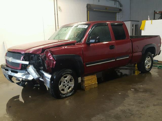 2GCEK19B651179960 - 2005 CHEVROLET SILVERADO RED photo 2