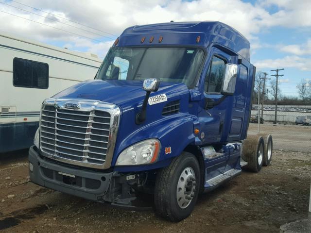 1FUJGHDV3CSBA5071 - 2012 FREIGHTLINER CASCADIA 1 BLUE photo 2