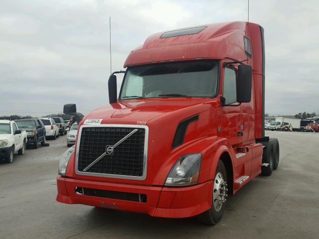 4V4NC9EG2FN178578 - 2015 VOLVO VN VNL RED photo 2