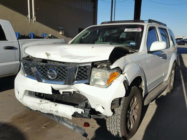 5N1AR18U26C673169 - 2006 NISSAN PATHFINDER WHITE photo 2