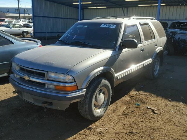 1GNDT13W8X2111254 - 1999 CHEVROLET BLAZER TAN photo 2