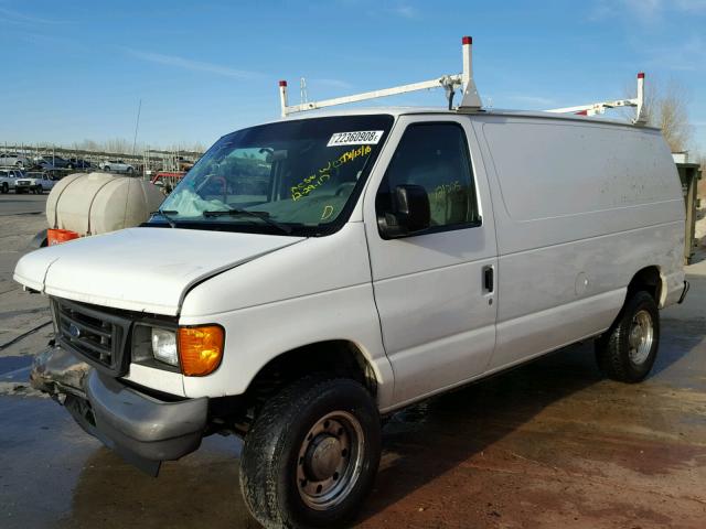 1FTSE34L65HB15582 - 2005 FORD ECONOLINE WHITE photo 2