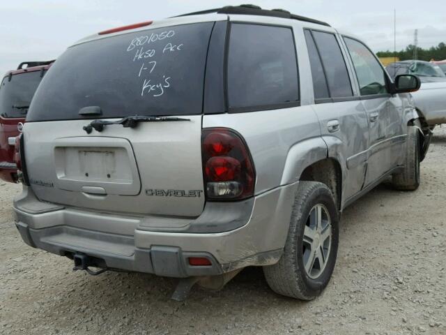 1GNDS13S642231419 - 2004 CHEVROLET TRAILBLAZE SILVER photo 4