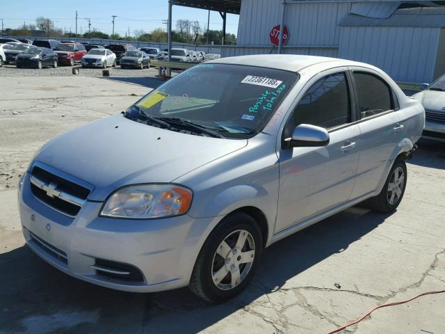 KL1TD5DE4AB043922 - 2010 CHEVROLET AVEO LS SILVER photo 2