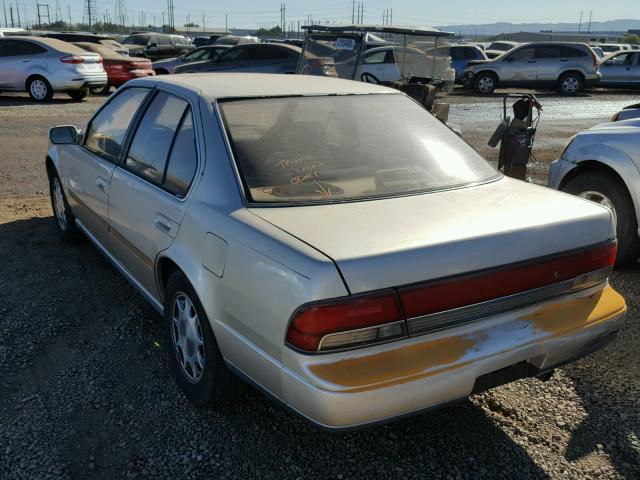 JN1HJ01F3NT026555 - 1992 NISSAN MAXIMA GXE BEIGE photo 3