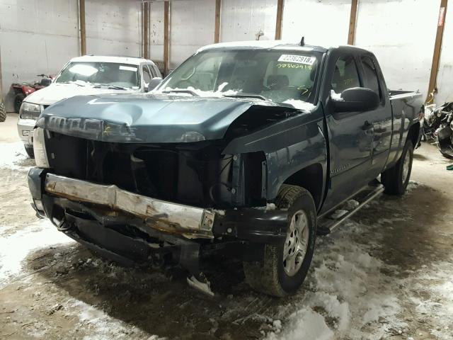 2GCEC19C271589616 - 2007 CHEVROLET SILVERADO BLUE photo 2