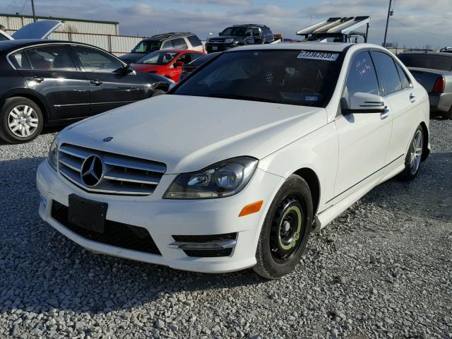 WDDGF4HBXDA834096 - 2013 MERCEDES-BENZ C 250 WHITE photo 2