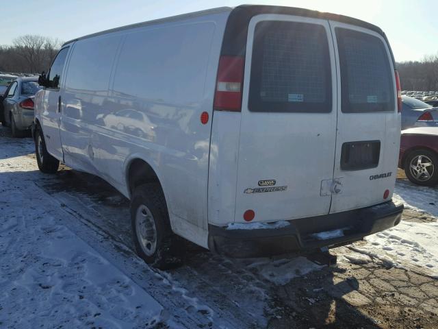 1GCHG39U141217756 - 2004 CHEVROLET EXPRESS G3 WHITE photo 3