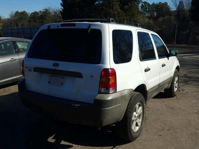 1FMYU93135KD98358 - 2005 FORD ESCAPE XLT WHITE photo 4