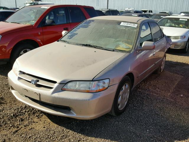 3HGCG6656YG707496 - 2000 HONDA ACCORD LX GOLD photo 2