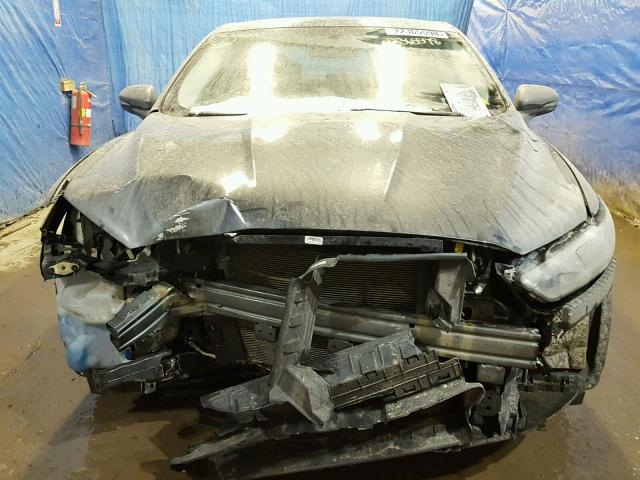 3FA6P0H73FR126133 - 2015 FORD FUSION SE GRAY photo 9