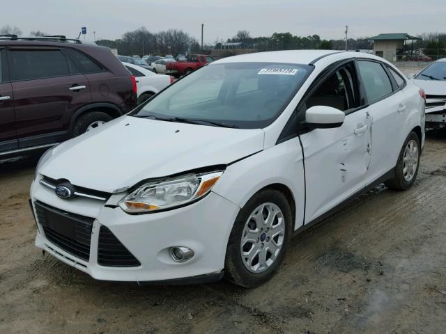 1FAHP3F27CL111775 - 2012 FORD FOCUS SE SILVER photo 2