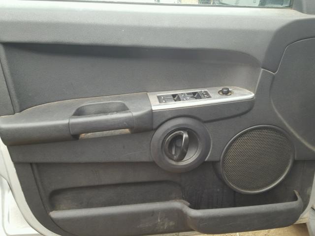 1J8HH48K88C192537 - 2008 JEEP COMMANDER SILVER photo 10