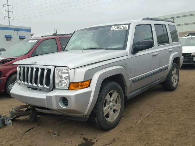 1J8HH48K88C192537 - 2008 JEEP COMMANDER SILVER photo 2