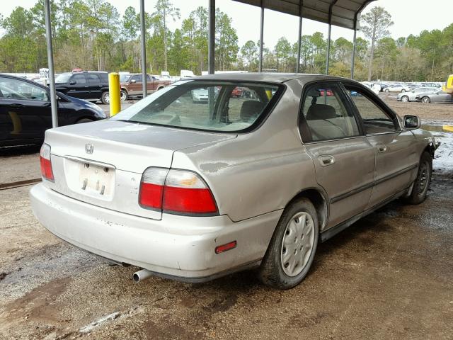 1HGCD5632VA027039 - 1997 HONDA ACCORD LX BROWN photo 4