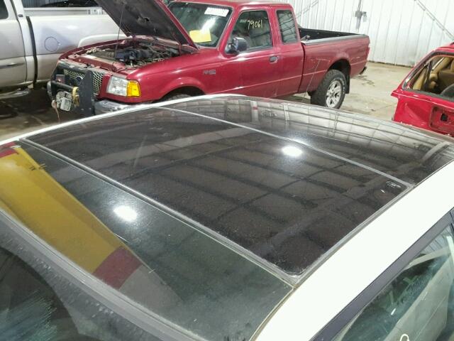 JTKJF5C7XB3018590 - 2011 TOYOTA SCION TC 白色 照片 9