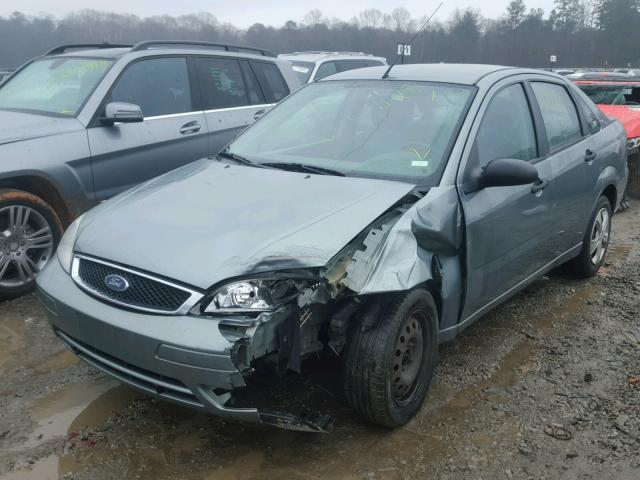 1FAFP34N45W316461 - 2005 FORD FOCUS ZX4 GREEN photo 2