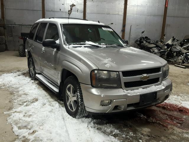 1GNDT13S872261524 - 2007 CHEVROLET TRAILBLAZE SILVER photo 1