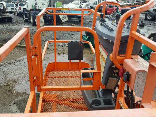 0300060158 - 2001 JLG LIFT ORANGE photo 6