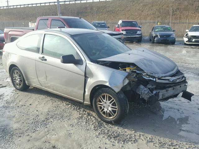 1FAHP33N08W164077 - 2008 FORD FOCUS SE SILVER photo 1