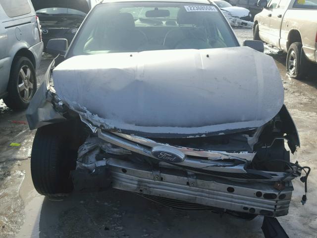 1FAHP33N08W164077 - 2008 FORD FOCUS SE SILVER photo 9