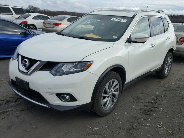 5N1AT2MV3FC754395 - 2015 NISSAN ROGUE S WHITE photo 2