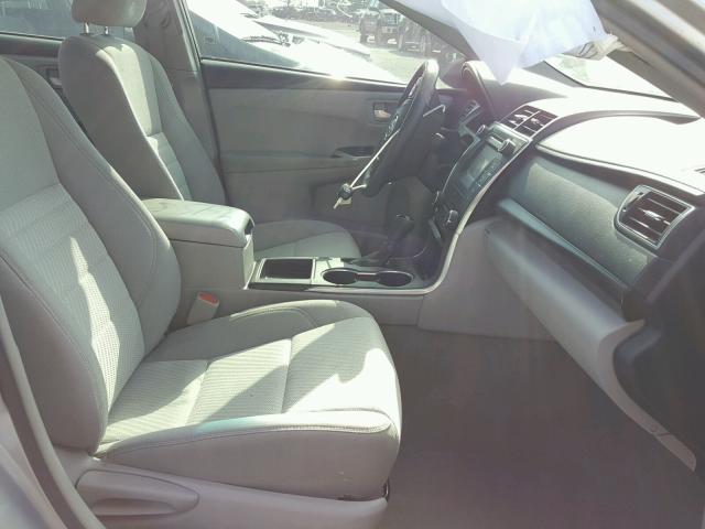 4T4BF1FK3FR477983 - 2015 TOYOTA CAMRY LE SILVER photo 5