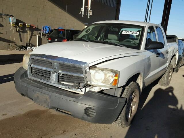 1D7HW28K46S536603 - 2006 DODGE DAKOTA QUA WHITE photo 2